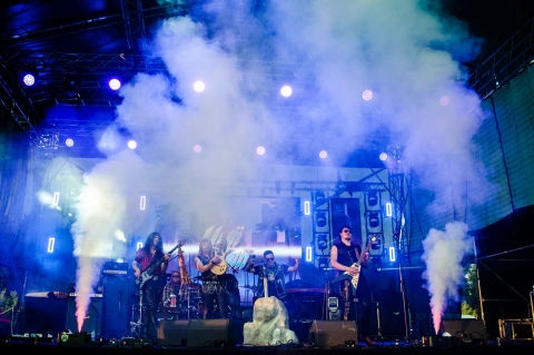 Vain Train live
