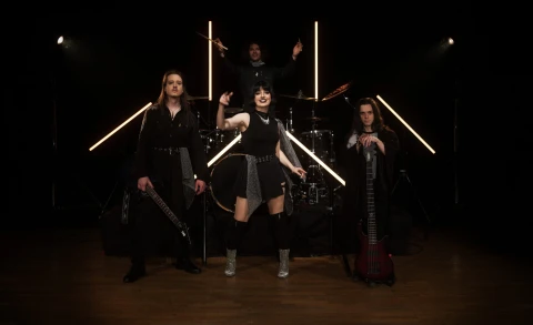 Francuski zespół OÏKOUMEN grający metal symfoniczny wydał nowy singiel "Enchanted Worlds".
