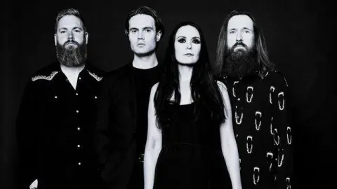 Cold in Berlin nowy singiel zapowiada piąty album zespołu  ‘Hangman’s Daughter’