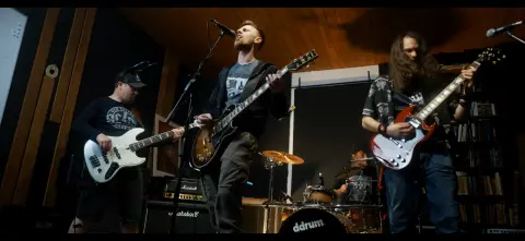 Premiera Wideo „Deuce (Doesn’t take the evil one)