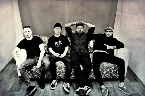 Kamil Szek (wokal)    Piotr "Tygrys" Jakubczyk (bas)    Michał Przybyszewski (gitara)    Mateusz Przychodzki (perkusja)
